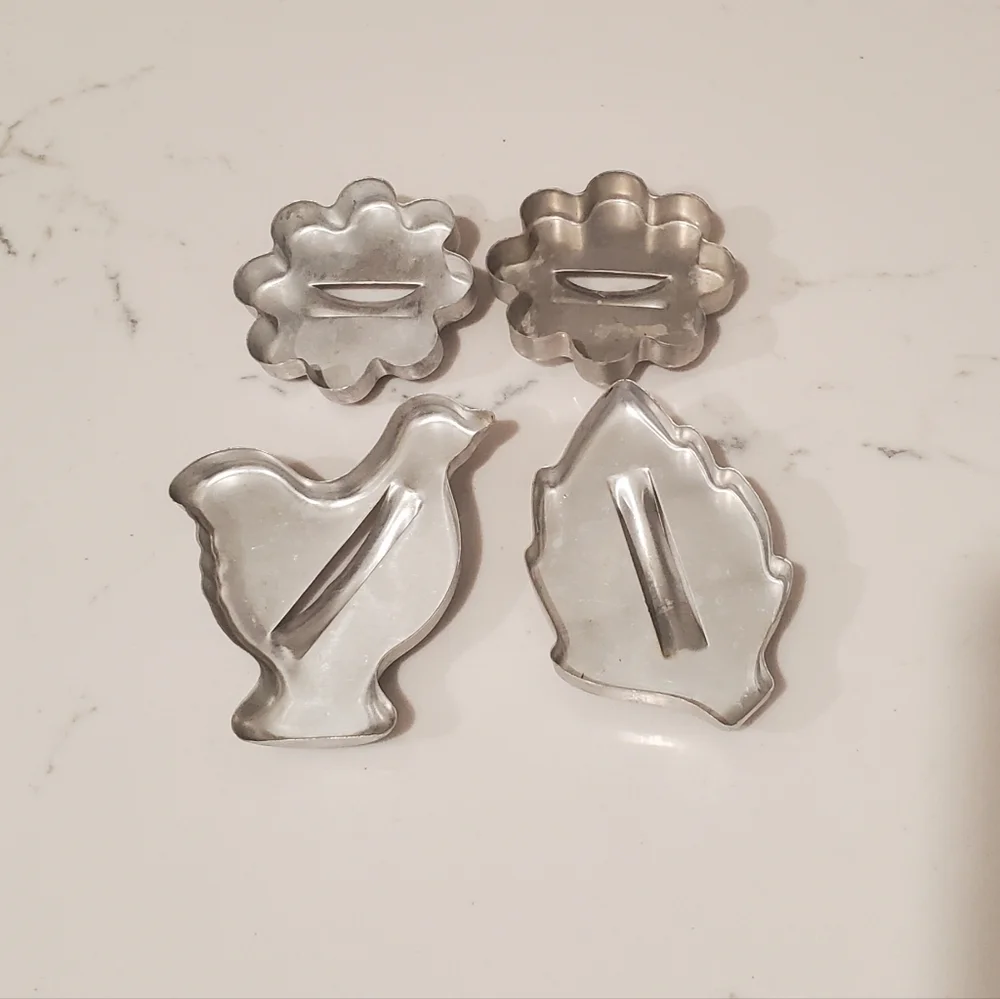 Vintage Tin/Metal Cookie Cutter Set Of 4 Cookie Cutouts With Handle